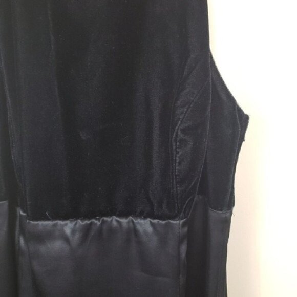 Blondie & Me Evening | Black T-Back Dress - Picture 3 of 6